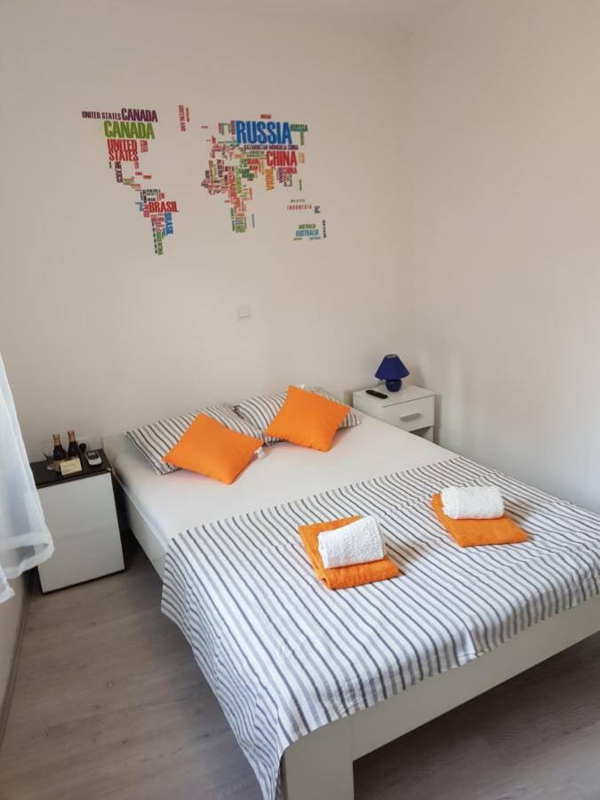 Micro Rooms Sibenik Exterior photo