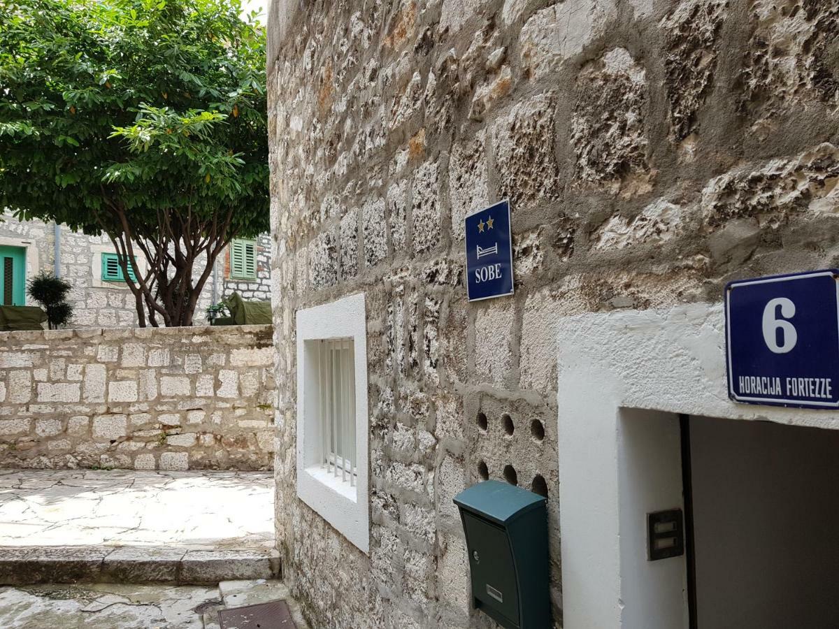 Micro Rooms Sibenik Exterior photo